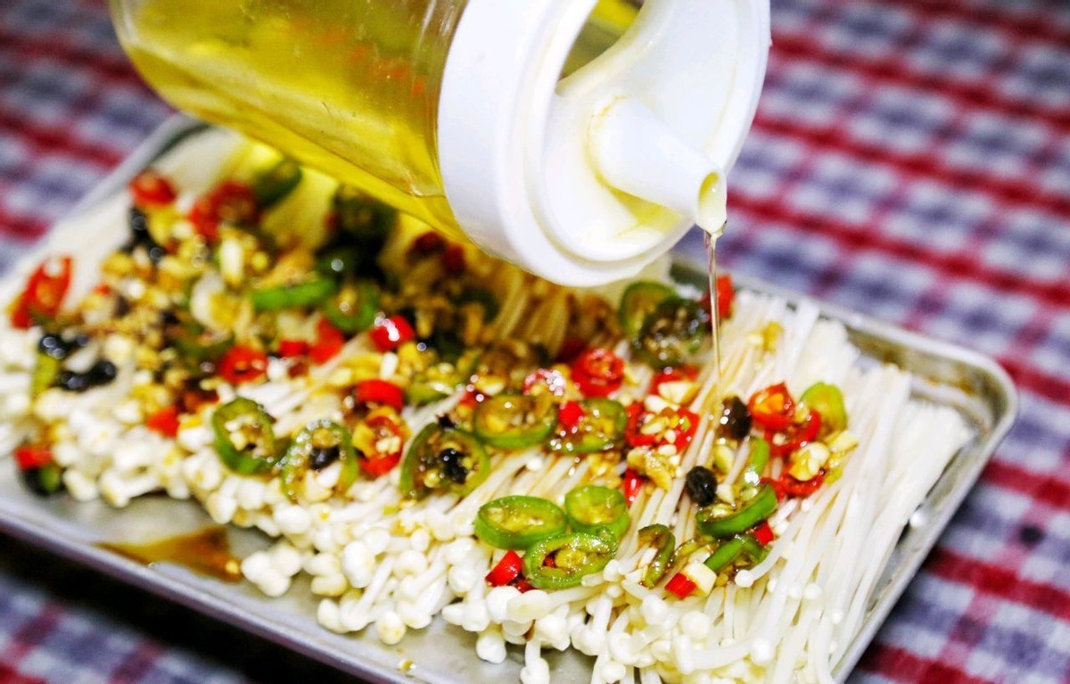 金针菇次吃法,大人孩子都爱吃,烤一烤就出锅,香气四溢