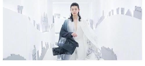 梦幻泡影|陈露晒大尺度聊天记录实锤渣男 霍尊退出披棘的哥哥和拳赴的我们录制