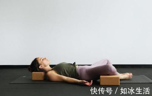 伽人|11个常见瑜伽体式,这样练感觉超级强烈