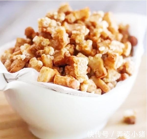 熬猪油时,只用水就废了,多加两样,猪油洁白如玉,放1年都不坏