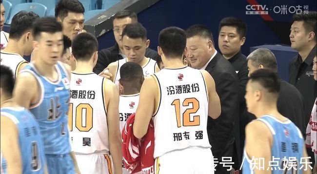葛昭宝|林书豪单节得分上双,葛昭宝邢志强联袂发威,北京男篮29-29山西