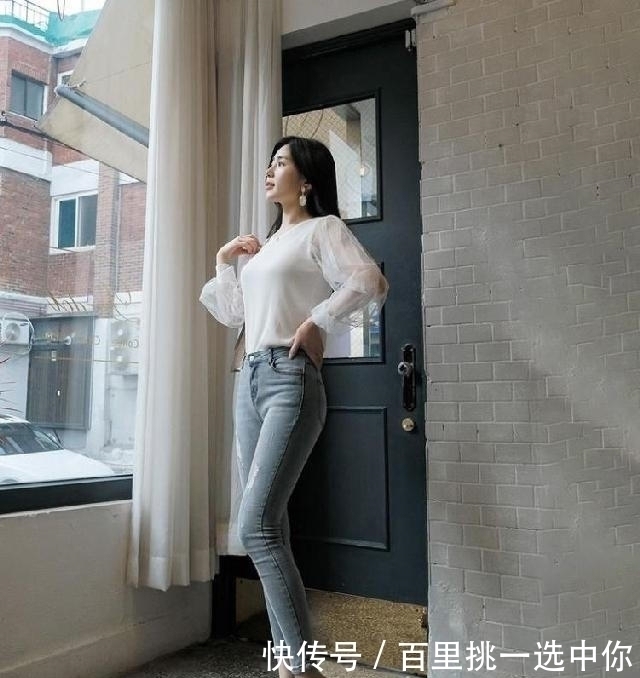 身材|紧身牛仔裤,展现出极具美感身材,女神的魅力脱颖而出