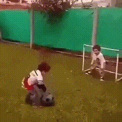 |搞笑GIF:姑娘长点心吧 对面住的可都是单身汉啊