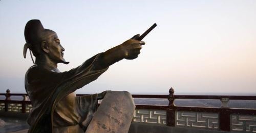 诗人@唐朝一位不出名的诗人,毕生只作六首诗,其中有两首家喻户晓