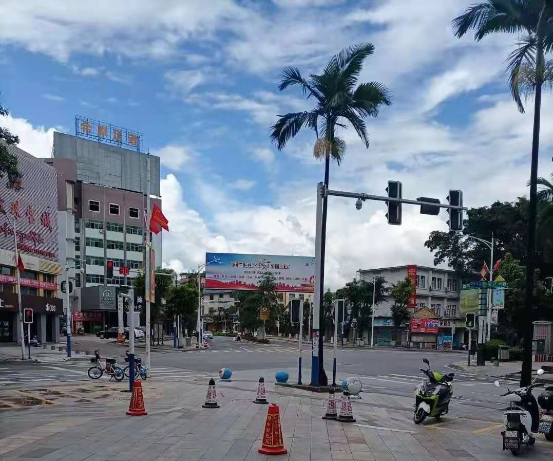 翡翠玉石|一年内三度封城,瑞丽很多店铺都关了门