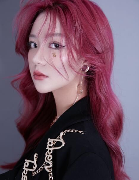 发色|刀小刀Cos暗夜精灵，气质碾压刘思瑶，但发色格外出戏，太违和