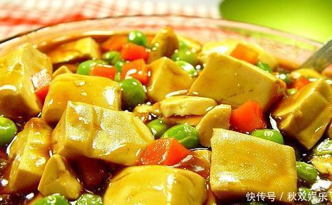 用筷子夹不起的4道菜,花生米没上榜,如果是你,你行吗?