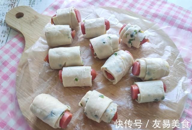 手抓饼花样吃法,简单省事,15分钟端上桌,层次分明,当早餐最好