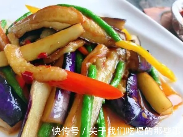 炒茄子|无论茄子怎么炒,别直接下锅,牢记2个技巧,茄子不发黑不油腻