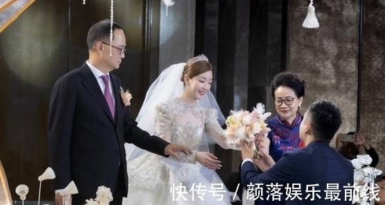 林丹|59岁李永波亮相,已胖到看不见脖子,林丹戴名表现身婚礼送掌声