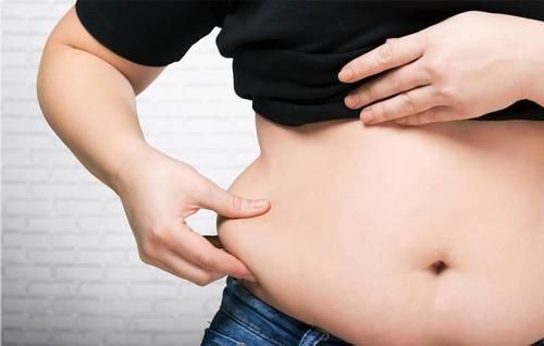 发胖|肚腩太大怎么减?戒掉2个恶习,坚持2个减腹方法,有效减低腰围