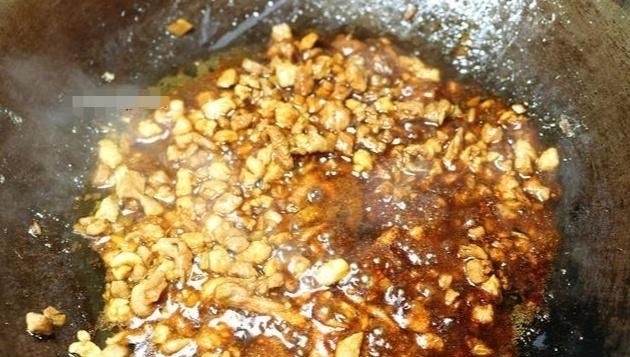 粉条一炒就成团?那是因为你只会傻焯水!多加这步,粉条根根分明