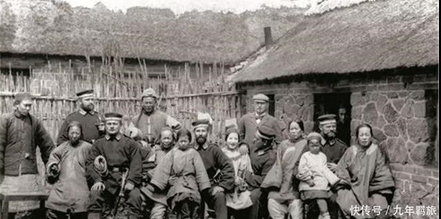 钓鱼|晚清老照片冒雨钓鱼的袁世凯,英国兵搂着合影的小女孩看人揪心
