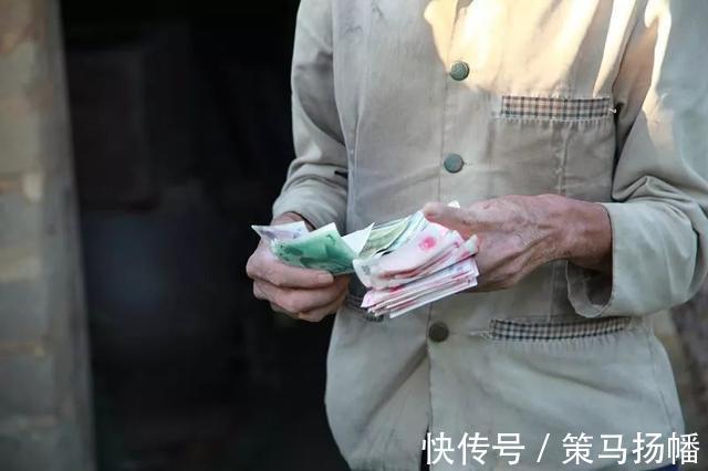 子女|多数老人不告知子女自己有多少存款,是自私吗?其实还是为了子女