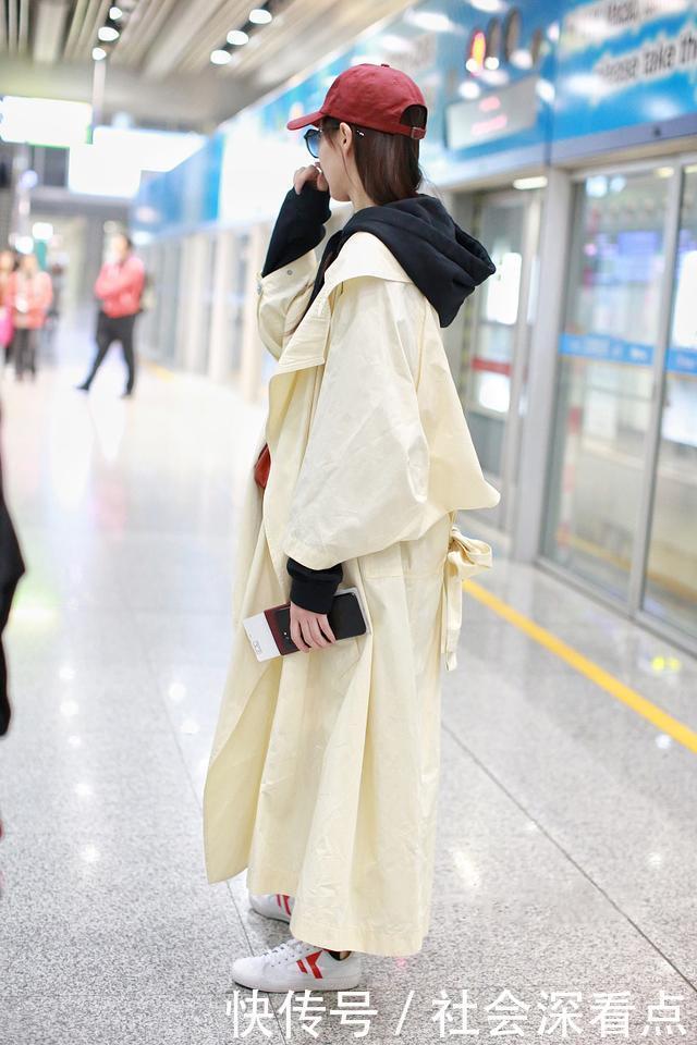 学会|衣在配不在贵,秋冬学会这“3个”技巧,打造时髦有层次感的穿搭