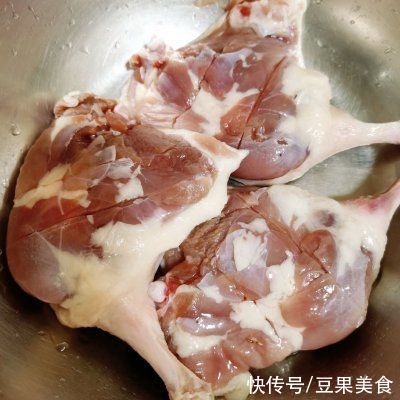 大人小孩都爱吃的鲜果烤鸭腿，学起来