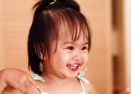 容光焕|外出遛娃,49岁妈妈偶遇49岁奶奶,对比之下差距不只是一点点