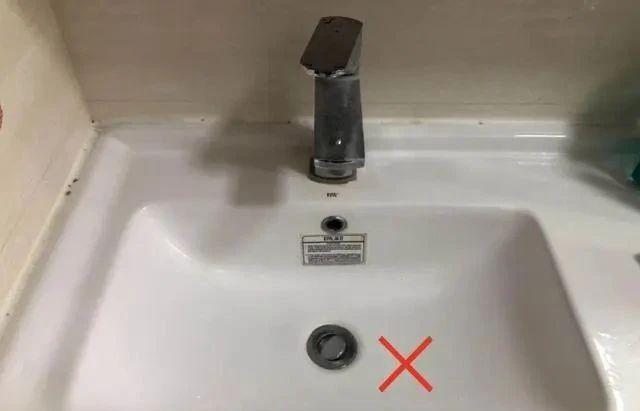 卫生间|新房入住抹脖自尽!这15处装的感觉没带脑子!房毁钱光!一团乱麻