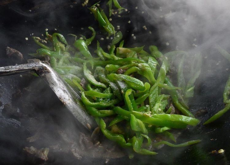 不管炒什么肉，不要直接下锅炒，炒之前多加两个步骤，鲜嫩没腥味