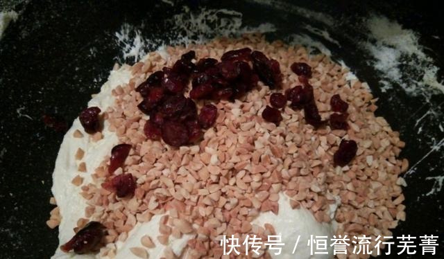 花生|自从学会牛轧糖这个做法，我家连糖果都不买了，做多少都被吃完！