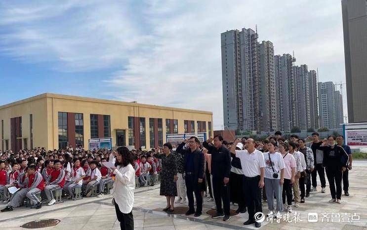 定陶区|定陶区第五实验小学举行新学期教师宣誓活动