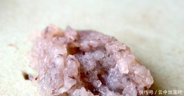 年夜饭,餐桌上多添一道菜,蒸一蒸就好,无油也无盐,孩子很爱吃