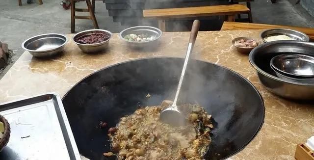 发现|一家10口去吃柴火鸡,268元以为捡到便宜结账才发现有“猫腻”