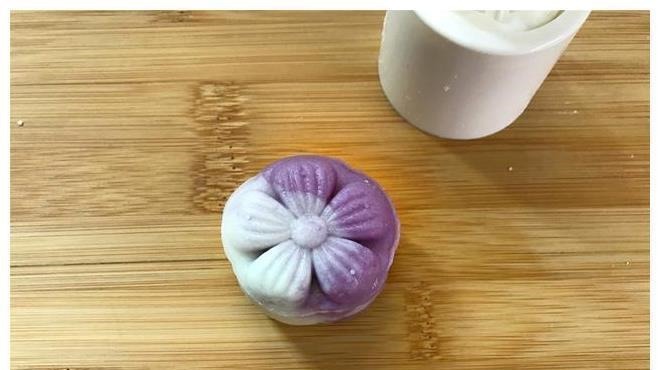 月饼最简单的做法，不用烤箱不用面粉，少油低糖，好吃不胖零失败