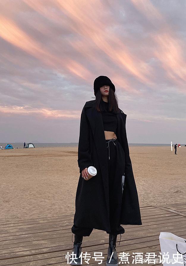 赫本|今年新出一种大衣,叫“赫本风”毛呢大衣,减龄保暖现在穿正合适