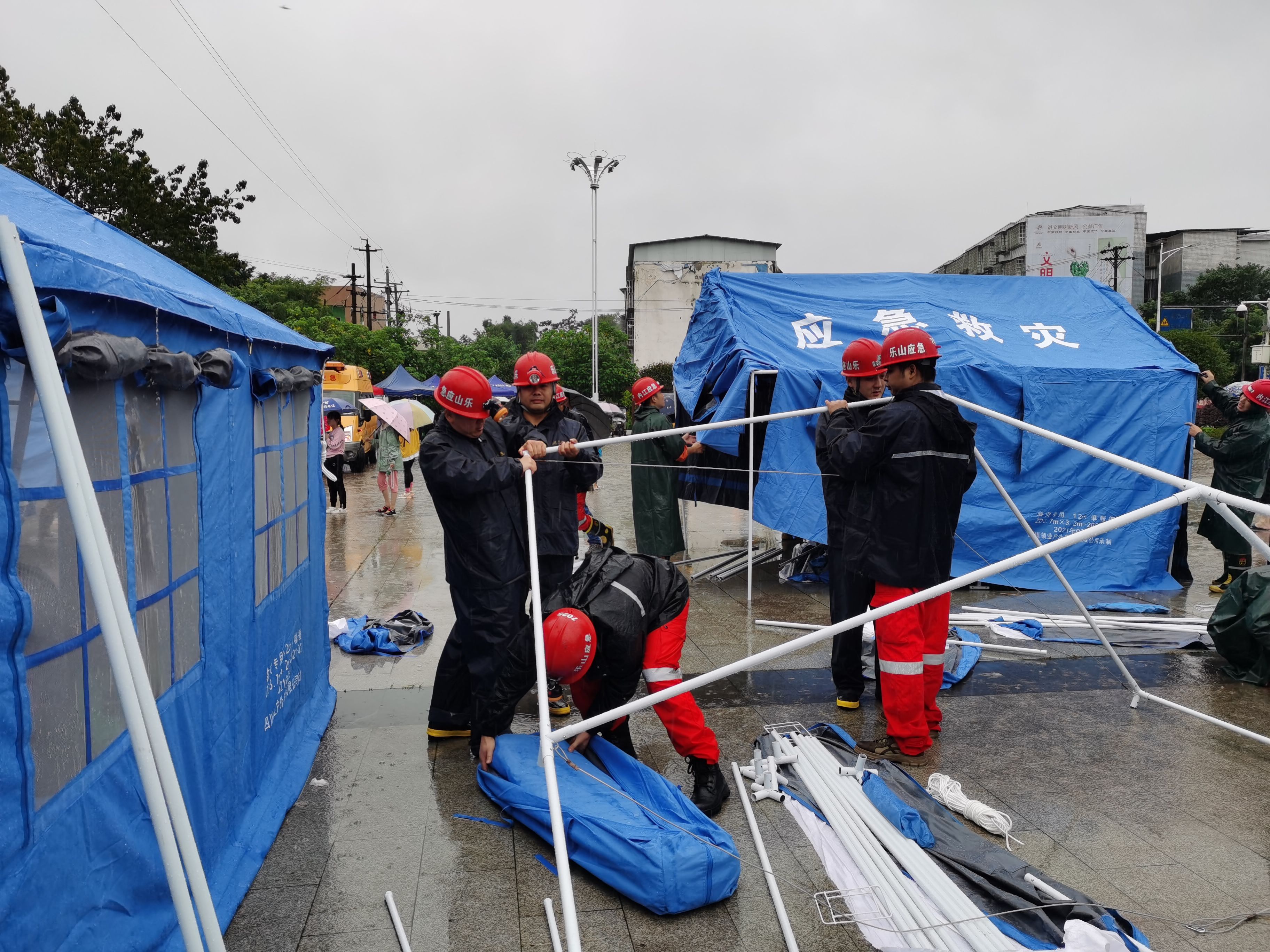 救援人员|强降雨持续！地震又来袭！四川应急队伍多线作战