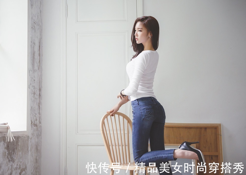简约|简约又时尚的搭配总是很显气色!修身牛仔裤搭配高跟鞋简约大气