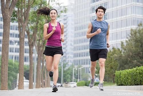 补充蛋白质|长期坚持跑步,虽然人瘦了,但却“变老了”,这是为什么?