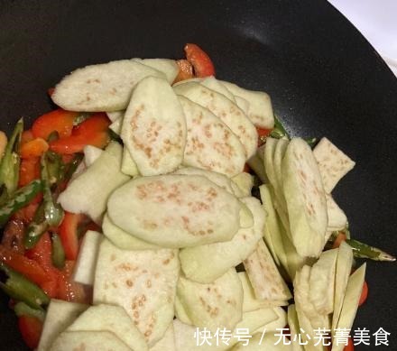 美味|简单几步,制作美味茄子,营养又下饭,喜欢的不要错过!