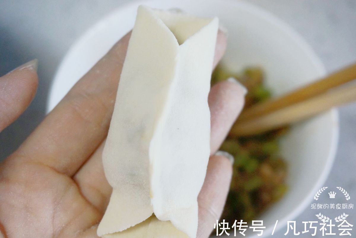 芹菜锅贴|又香又脆的牛肉芹菜锅贴,美味可口,制作简单