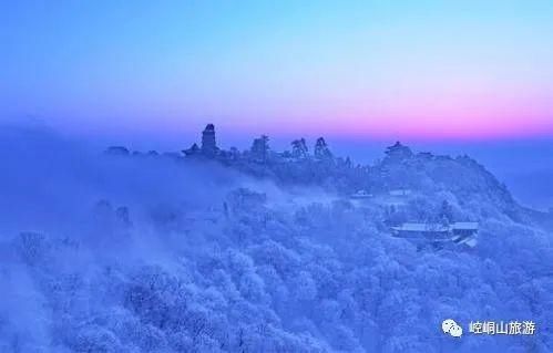 崆峒山下雪了，陪我去一趟可好？