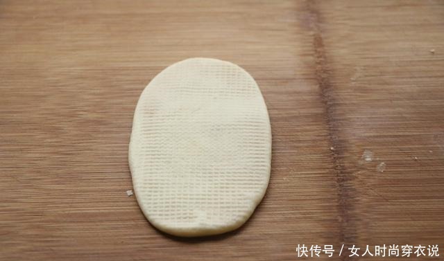  做法|家里有面粉试试这样吃，层次多又酥脆，食材简单，做法一看就会