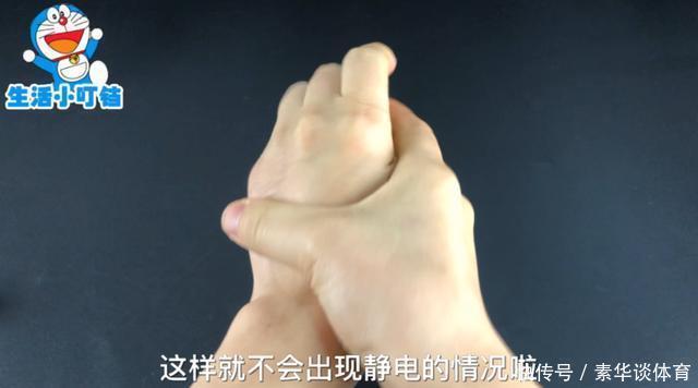 用硬币碰一下门把手，作用真厉害，10个人里9个需要，快回家试试