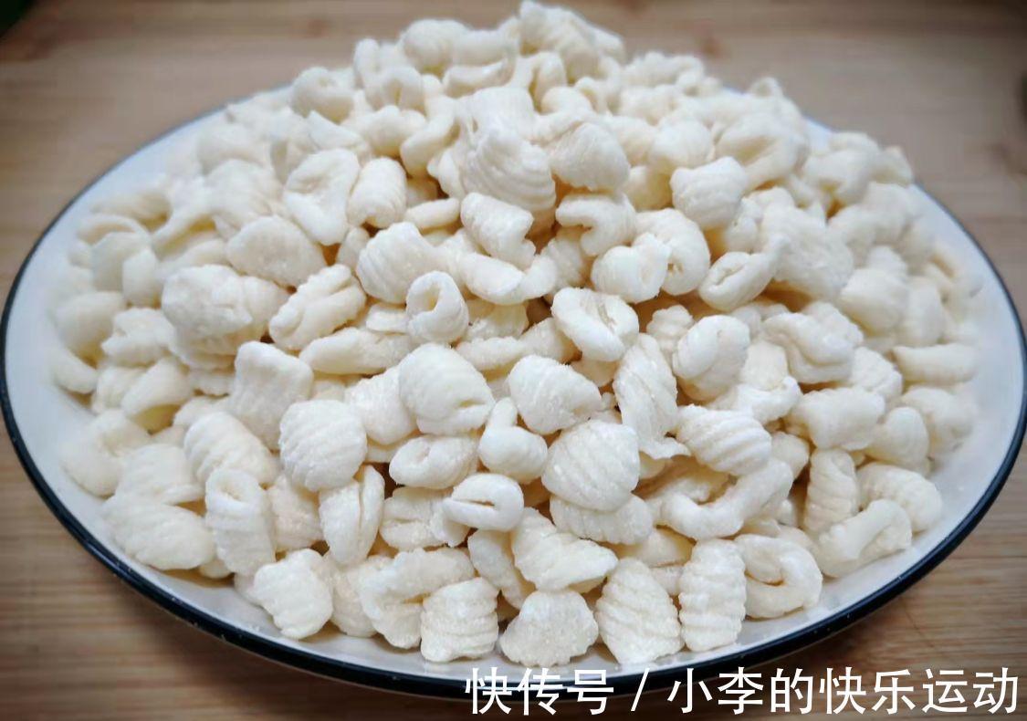 天冷了,我家三口午餐这样吃,主食和菜一锅出,好吃热乎还省事!