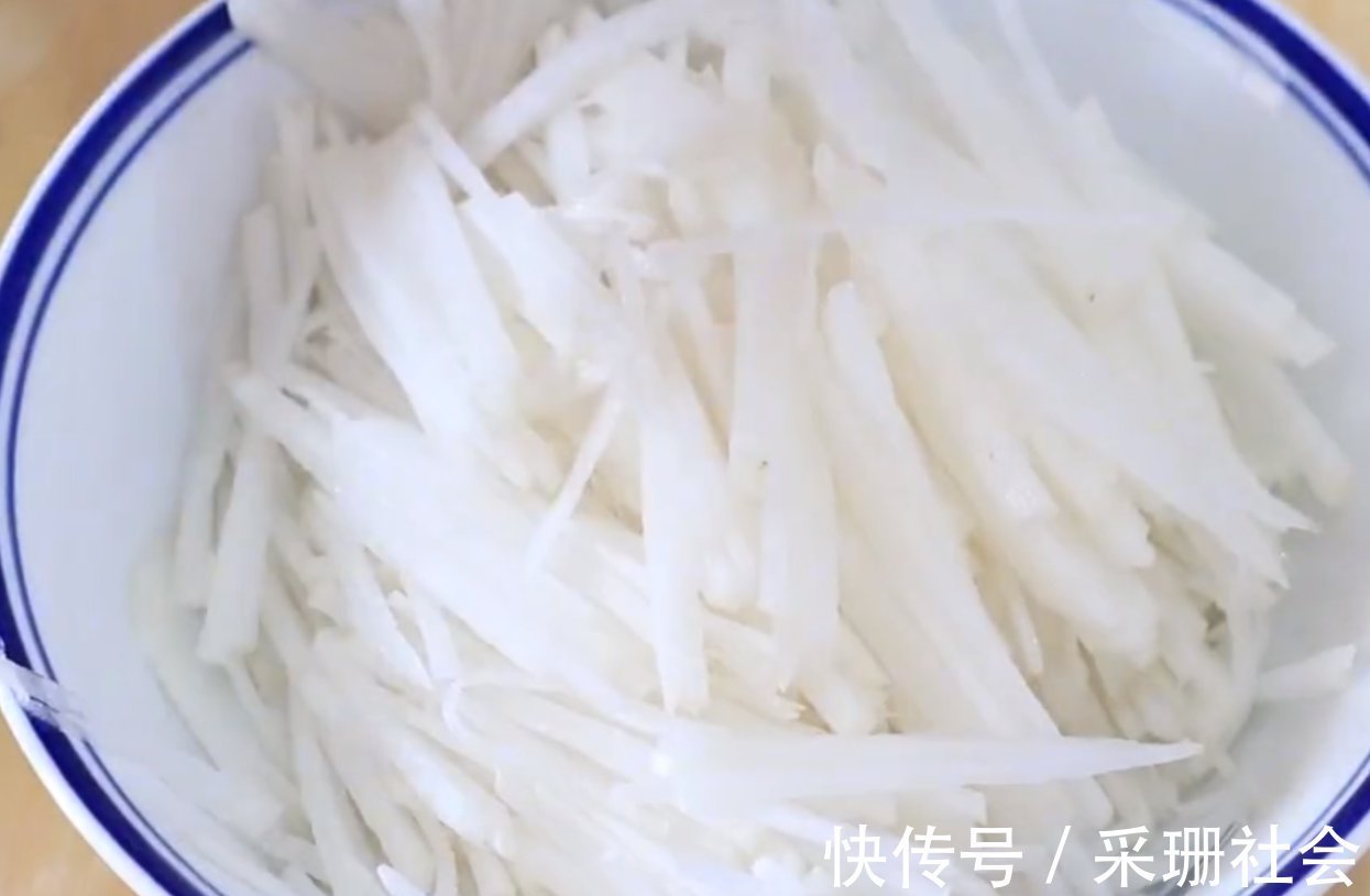 感冒咳嗽，多给家人喝这道汤，润肺止咳，增强免疫力，做法超简单