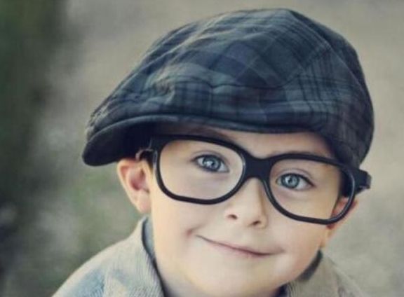 宝宝|爸爸啃宝宝脚丫子,孩子嫌弃表情让人笑喷,网友绝对是真爱