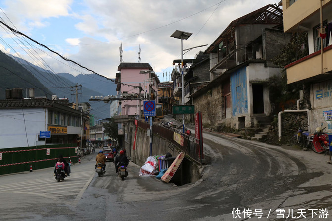 怒江峡谷内素有，十里不同天，万物在一山，之说