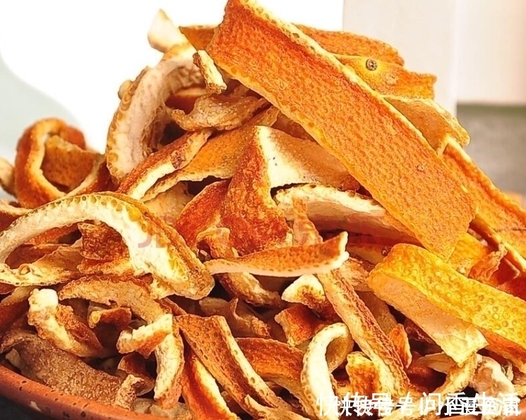 橘子|橘子皮别扔了，每天床头柜放2片，7天后皮肤越来越细腻