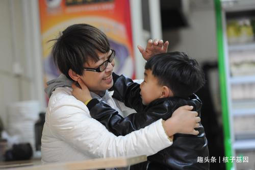 两口子|小夫妻无法生育,领养的孩子却越长越像妻子,亲子鉴定后转悲为喜