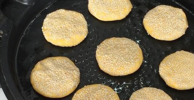 试试|教你南瓜新吃法,加一碗糯米粉,全家人都喜欢,不信你可以试试哦