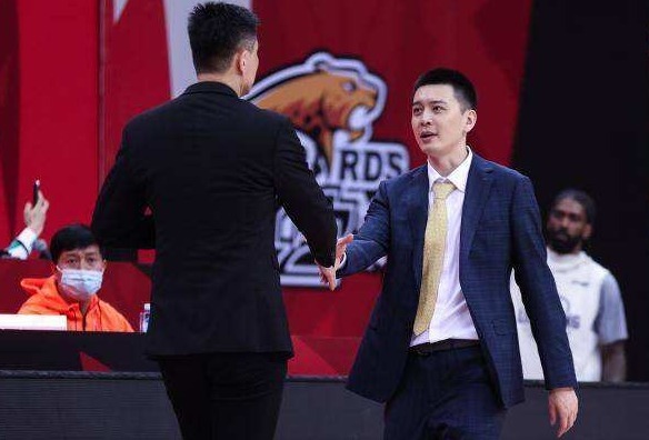 杨鸣|辽宁男篮试训NBA级别外援!杨鸣获高人相助,能否成为冲冠拼图?