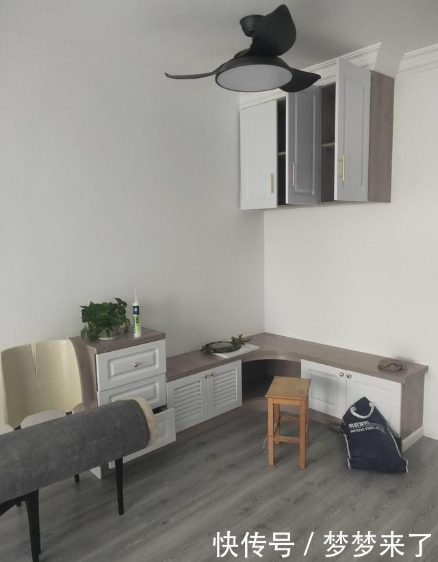 家具|看她家极简装修,全屋舍弃吊顶,电视墙不做造型,还没家具很漂亮