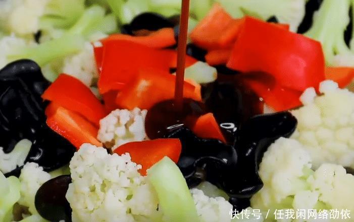 搭配|花菜搭配黑木耳,简单一炒,鲜酸爽口又营养,适合孩子的家常美味