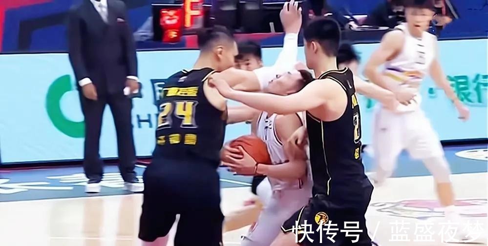 廖三宁|CBA惊现“店大欺客”事件,许钟豪肘击廖三宁难逃追加处罚!