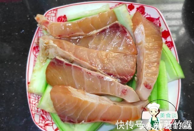 鱼腩|丝瓜和它是天生一对,蒸一蒸8分钟出锅,鲜到流口水,简单又营养