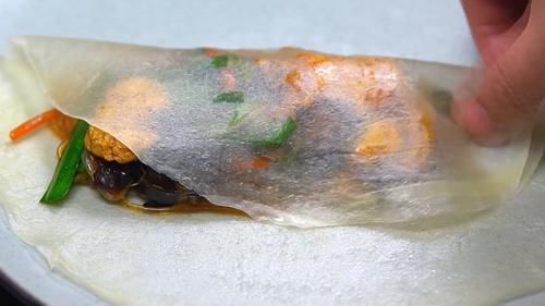 把合菜卷成卷，不爱吃菜的都喜欢吃，鲜美营养，蔬菜主食一个搞定